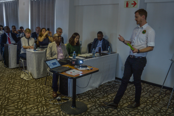 unaids-924D78626A-E879-53FA-2481-DADD7679D172.jpg